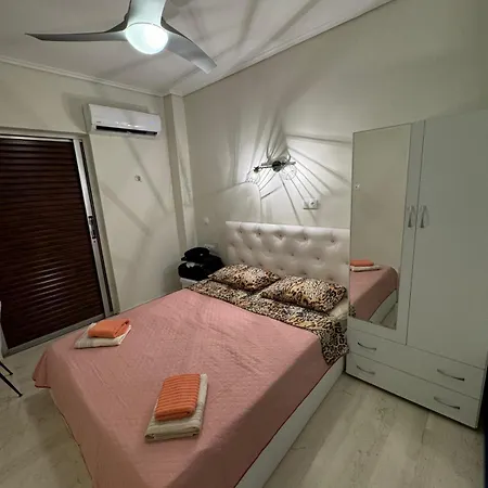 Full Near Omonia Square * Афины